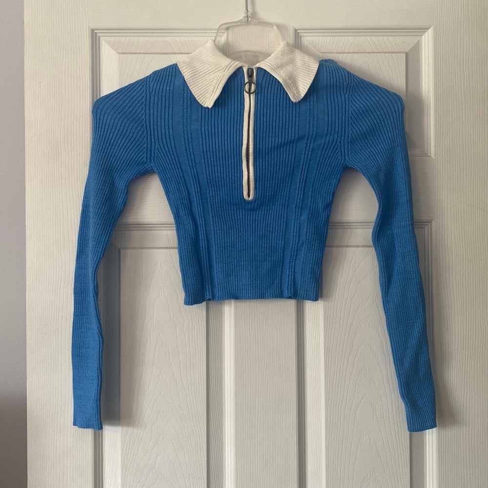Urban Outfitters small blue sweater with zipper on the front